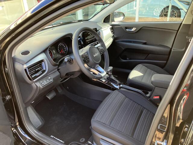 KIA Stonic 1.0 T-GDi MHEV DynamicLine | MY25 | 15'' lichtmetaal | Navi | Cruise | DAB | Camera | Airco l ANWB Private lease actie ¤ 373,-