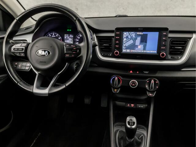 KIA Stonic 1.0 T-GDi Dynamic (APPLE CARPLAY, NAVIGATIE, CAMERA, LM VELGEN, SPORTSTOELEN, CRUISE, GETINT GLAS, PARKEERSENSOREN, NIEUWSTAAT)