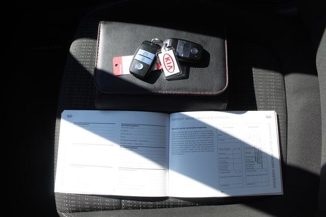 KIA Stonic 1.0 T-GDi DynamicPlusLine Orig. NL/Navigatie/Climate control/Cruise control/Keyless/Lane assist/Achteruitrijcamera/Apple carplay/Parkeersensoren/DAB/17'' Lichtmetalen velgen.