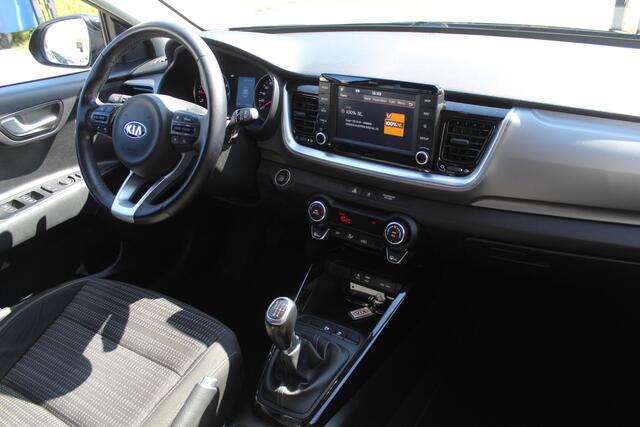 KIA Stonic 1.0 T-GDi DynamicPlusLine Orig. NL/Navigatie/Climate control/Cruise control/Keyless/Lane assist/Achteruitrijcamera/Apple carplay/Parkeersensoren/DAB/17'' Lichtmetalen velgen.