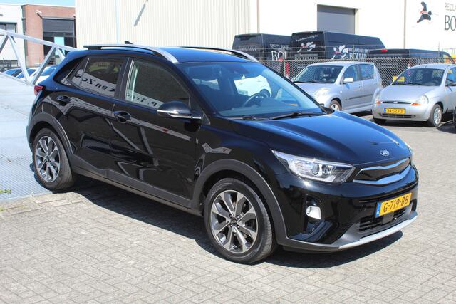 KIA Stonic 1.0 T-GDi DynamicPlusLine Orig. NL/Navigatie/Climate control/Cruise control/Keyless/Lane assist/Achteruitrijcamera/Apple carplay/Parkeersensoren/DAB/17'' Lichtmetalen velgen.