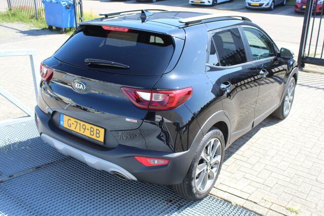 KIA Stonic 1.0 T-GDi DynamicPlusLine Orig. NL/Navigatie/Climate control/Cruise control/Keyless/Lane assist/Achteruitrijcamera/Apple carplay/Parkeersensoren/DAB/17'' Lichtmetalen velgen.