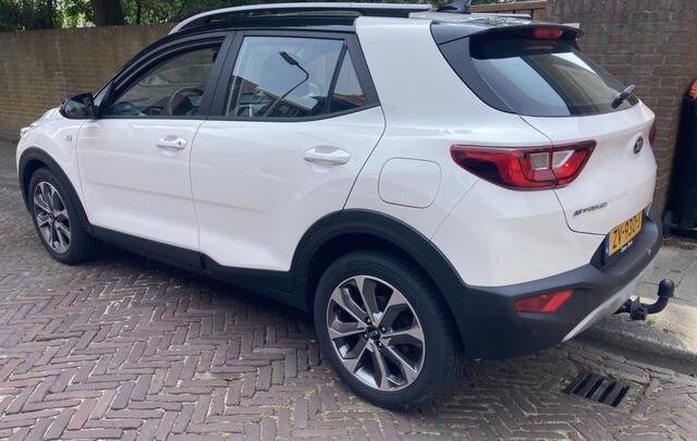 KIA Stonic Compacte SUV 49.000KM NL-AUTO AIRCO CRUISE CONTROL ACHTERUITRIJCAMERA TREKHAAK LAGE KM-STAND