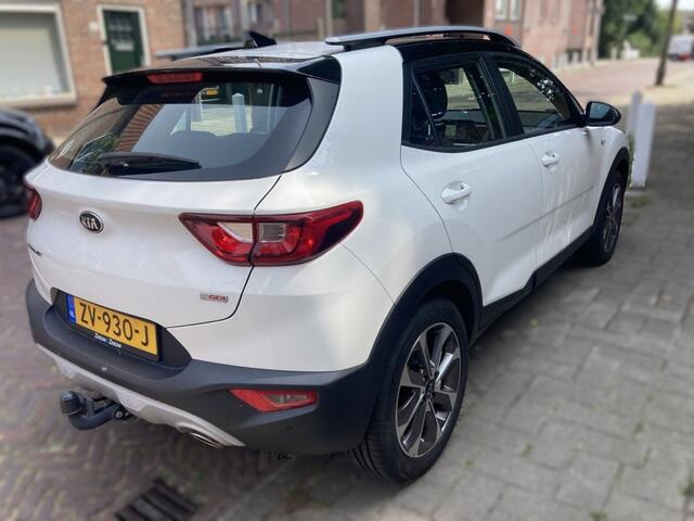 KIA Stonic Compacte SUV 49.000KM NL-AUTO AIRCO CRUISE CONTROL ACHTERUITRIJCAMERA TREKHAAK LAGE KM-STAND