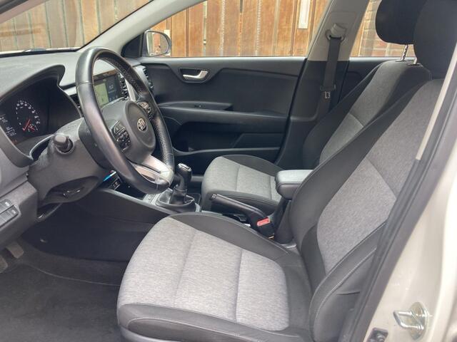 KIA Stonic Compacte SUV 49.000KM NL-AUTO AIRCO CRUISE CONTROL ACHTERUITRIJCAMERA TREKHAAK LAGE KM-STAND