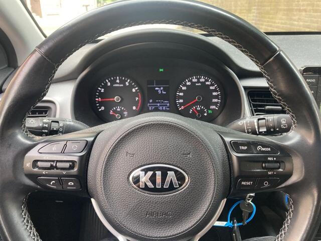 KIA Stonic Compacte SUV 49.000KM NL-AUTO AIRCO CRUISE CONTROL ACHTERUITRIJCAMERA TREKHAAK LAGE KM-STAND