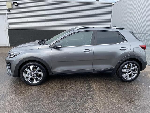 KIA Stonic 1.0 T-GDi MHEV GT-PlusLine REGISTRATIEVOORDEEL, NIEUW! Schuifdak, Navigatie, achteruitrij camera, parkeersensoren, dakrails, stoelverwarming, verwarmd stuur, cruise control!