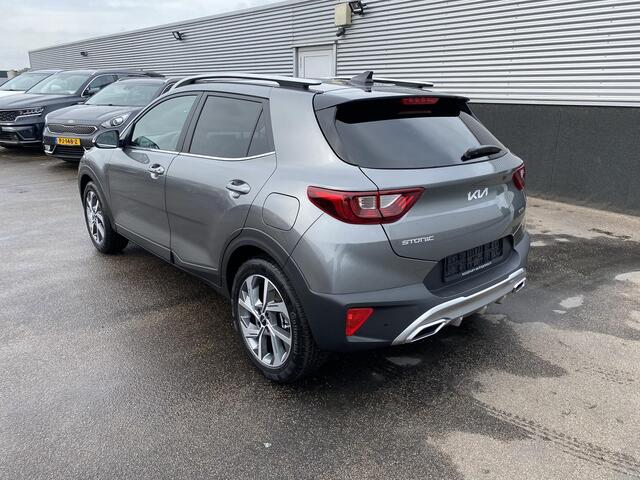 KIA Stonic 1.0 T-GDi MHEV GT-PlusLine REGISTRATIEVOORDEEL, NIEUW! Schuifdak, Navigatie, achteruitrij camera, parkeersensoren, dakrails, stoelverwarming, verwarmd stuur, cruise control!