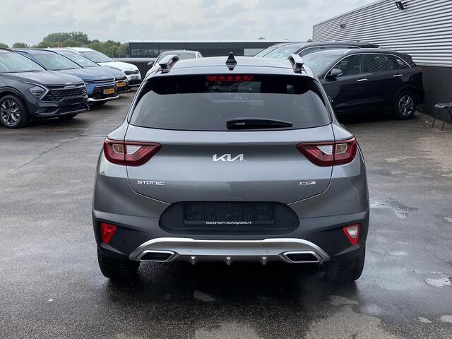 KIA Stonic 1.0 T-GDi MHEV GT-PlusLine REGISTRATIEVOORDEEL, NIEUW! Schuifdak, Navigatie, achteruitrij camera, parkeersensoren, dakrails, stoelverwarming, verwarmd stuur, cruise control!