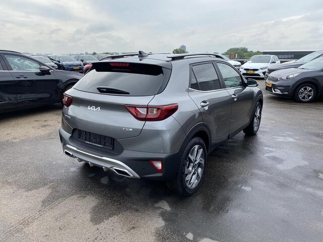 KIA Stonic 1.0 T-GDi MHEV GT-PlusLine REGISTRATIEVOORDEEL, NIEUW! Schuifdak, Navigatie, achteruitrij camera, parkeersensoren, dakrails, stoelverwarming, verwarmd stuur, cruise control!