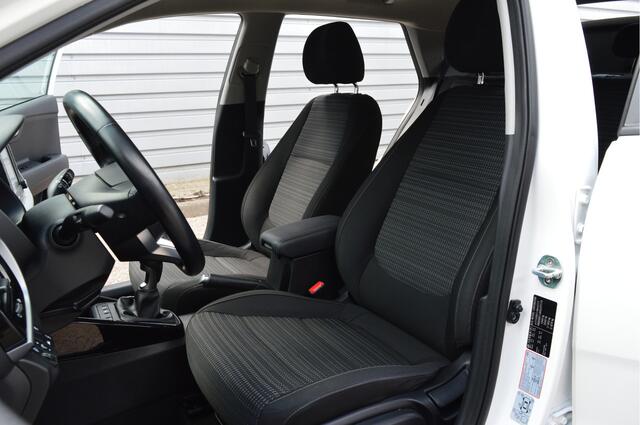 KIA Stonic 1.0 T-GDi DynamicPlusLine O.a: Clima, Navi, Cruise, Keyless, Carplay, DAB, Etc. All-in prijs!