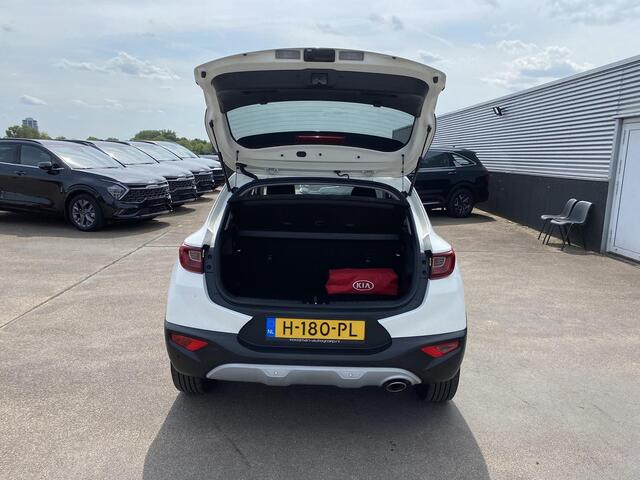 KIA Stonic 1.0 T-GDi DynamicPlusLine Automaat, Apple CarPlay/Android auto navigatie, cruise control, parkeersensoren, achteruitrij camera, airco, keyless, bi-tone wit-zwart