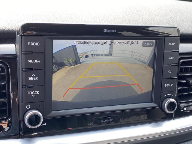 KIA Stonic 1.0 T-GDi DynamicPlusLine Automaat, Apple CarPlay/Android auto navigatie, cruise control, parkeersensoren, achteruitrij camera, airco, keyless, bi-tone wit-zwart