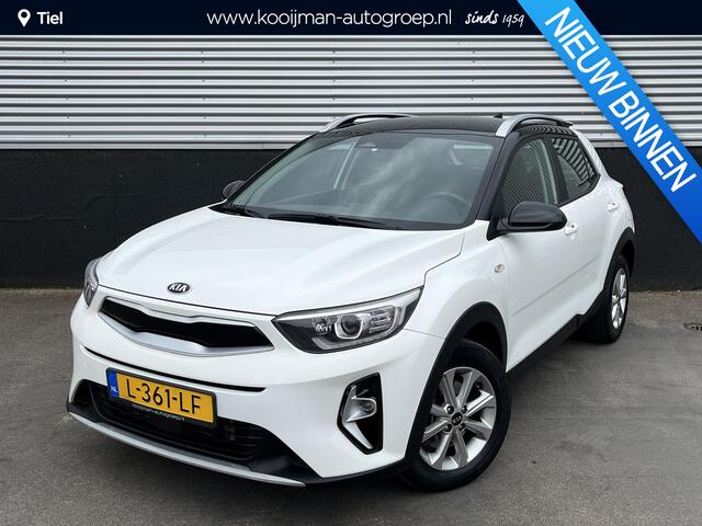 KIA Stonic 1.0 T-GDi MHEV DynamicLine Navigatie, achteruitrijcamera, parkeersensoren, airco, 1e eign. Nieuw geleverd en dealeronderhouden, buitenspiegels elektr. verstelbaar, bi-tone uitvoering wit-zwart!