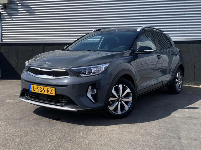 KIA Stonic 1.0 T-GDi MHEV DynamicPlusLine Automaat, 1e eign. NL-auto, Dealeronderhouden, Navigatie & CarPlay, parkeersensoren, achteruitrij camera, cruise control, keyless, two-tone uitvoering zwart dak