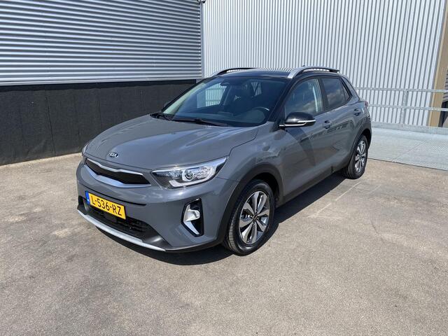 KIA Stonic 1.0 T-GDi MHEV DynamicPlusLine Automaat, 1e eign. NL-auto, Dealeronderhouden, Navigatie & CarPlay, parkeersensoren, achteruitrij camera, cruise control, keyless, two-tone uitvoering zwart dak