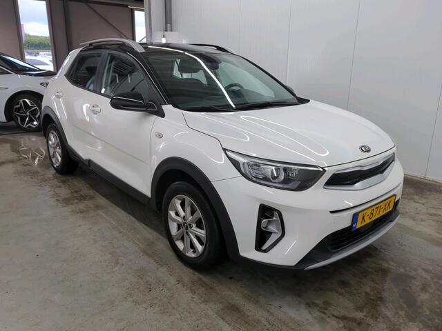 KIA Stonic 1.0 T-GDi 120pk MHEV DynamicLine Auto. Navigatie Apple Carplay/Android Auto Camera Parkeersensoren achter Cruise Control Lichtmetalen velgen Airco