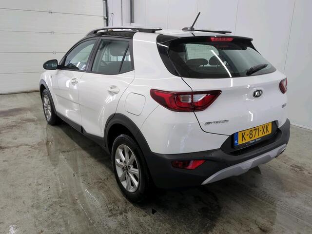 KIA Stonic 1.0 T-GDi 120pk MHEV DynamicLine Auto. Navigatie Apple Carplay/Android Auto Camera Parkeersensoren achter Cruise Control Lichtmetalen velgen Airco