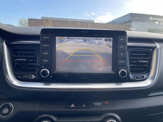 KIA Stonic 1.0 T-GDi DynamicLine 120 Pk | Achteruitrijcamera | LED-verlichting | Climate Control | Privacy Glass | Parkeersensoren | CarPlay | Navigatiesysteem | 17 Inch