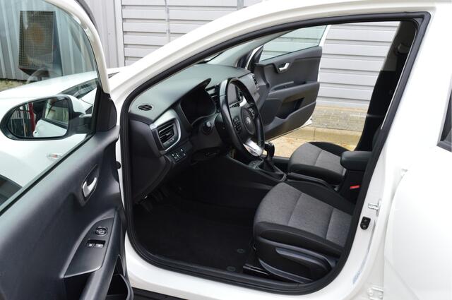 KIA Stonic 1.0 T-GDi DynamicLine O.a: PDC, Camera, Carplay, DAB, Navi, Airco, Etc. All-in prijs!
