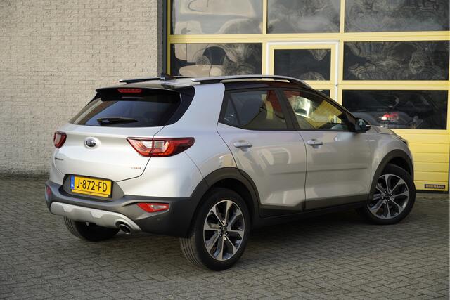 KIA Stonic 1.0 T-GDi DynamicPlusLine BJ2020 Lmv 17" | Led | Pdc | Navi | Keyless entry | Achteruitrijcamera | App-Connect | Climate control | Cruise control | Extra getint glas | Zwart dak