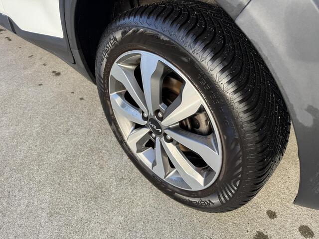 KIA Stonic 1.0 T-GDi MHEV DynamicPlusLine Trekhaak | All season banden | Privacyglass | Keyless | Clima | Navi