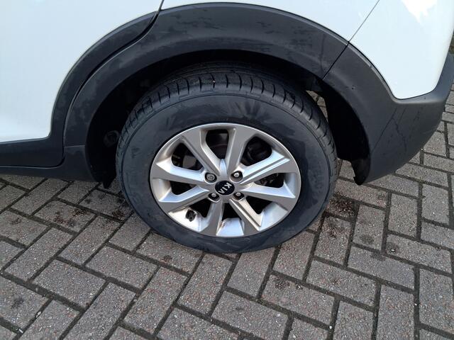 KIA Stonic 1.0 T-GDi MHEV DynamicLine Hybride met 31.857 km!!! | 1e Eigenaar | Ndl auto | Unieke km stand | Clima | Navigatie | Trekhaak | RIJKLAARPRIJS INCL 12 MAANDEN GARANTIE EN BEURT