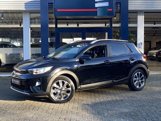 KIA Stonic 1.0 T-GDi Sports Edition / NL-Auto / 1e-Eigenaar / Cruise-Control / Apple-Carplay & Android-Auto / Navi / DAB Radio-Bluetooth / PDC & Camera-Achter / 17'' LMV / All-Season / ENZ.