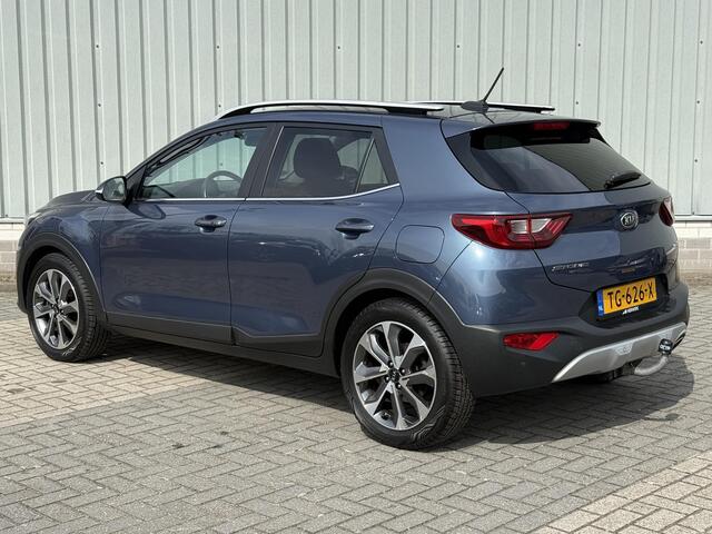 KIA Stonic 1.0 T-GDi ExecutiveLine / Navigatie / Camera / Trekhaak / All Seasonbanden / Lederen Bekleding / Stoel- en Stuurverwarming / Climate Control / Cruise Control / Dodehoekdetectie /