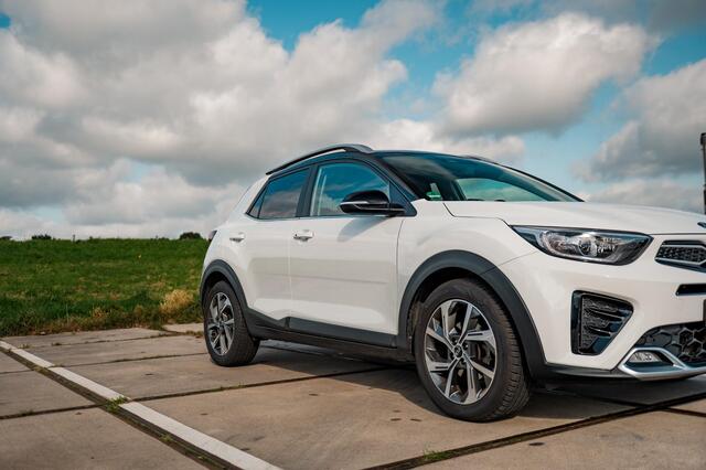 KIA Stonic 1.0 T-GDi 120PK MHEV GT-Line | TREKHAAK | CAMERA | DAB | NAVI | ALL SEASON BANDEN