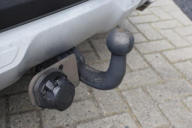 KIA Stonic 1.0 T-GDi MHEV DynamicPlusLine | Trekhaak | Camera | Navigatie | Climate + Cruise Control | Tot 10Jr. Kia-Garantie |