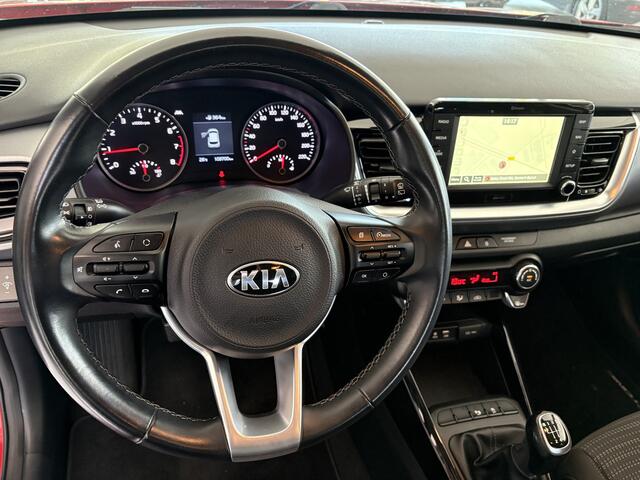KIA Stonic 1.0 T-GDi DynamicPlusLine Achteruitrijcamera - Airco - Parkeersensor achter - Navigatie - Cruise control - Dakrails - keyless entry and start - Elektrische ramen - Radio - Mistlampen - Bluetooth - Licht metalen velgen Start/stop systeem - Elektrische rame