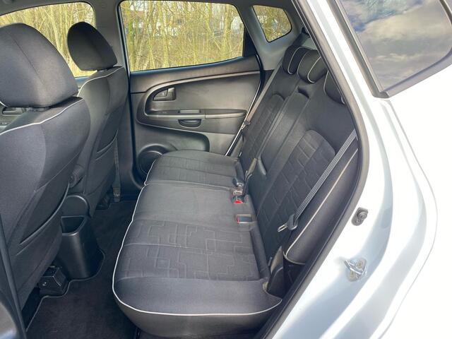 KIA VENGA 1.6 CVVT DynamicLine Automaat | Navi | Climate | Camera |
