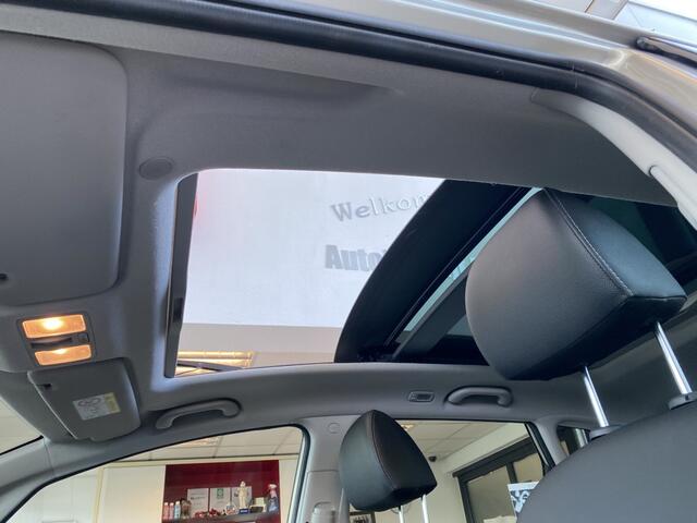 KIA VENGA 1.4 CVVT Summer Edition, NL Auto, 1e Eigenaar, Panoramadak, Navigatie + Achteruitrijcamera,Spraakbediening, Climate&Cruisecontrol, 16" LM Velgen, Parkeersensoren, Unieke Kilometerstand!