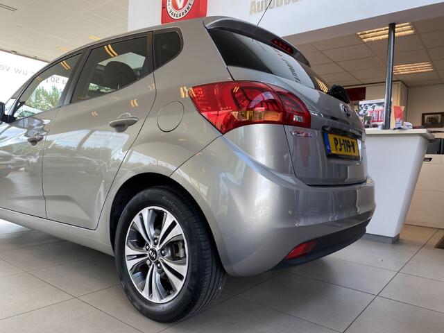 KIA VENGA 1.4 CVVT Summer Edition, NL Auto, 1e Eigenaar, Panoramadak, Navigatie + Achteruitrijcamera,Spraakbediening, Climate&Cruisecontrol, 16" LM Velgen, Parkeersensoren, Unieke Kilometerstand!