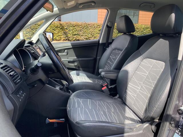 KIA VENGA 1.4 CVVT DynamicPLusLine met o.a. navigatie, camera, pdc, armsteun, etc.