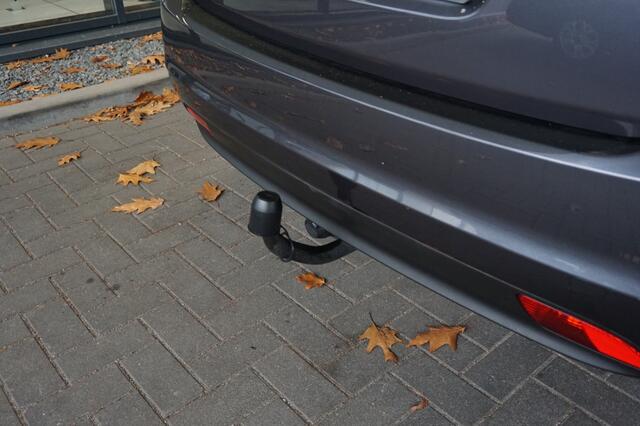 KIA VENGA 1.4 CVVT ExecutiveLine | Trekhaak | Pano | Stoel-/stuurverwarm.