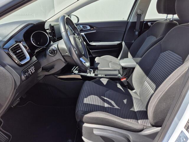 KIA Xceed 1.6 GDi PHEV Plug-in DynamicLine Automaat / Stuur- en stoelverwarming / Achteruitrijcamera / Navigatie via Apple Carplay of Android Auto / Adaptief cruise control / Trekgewicht 1300 kg / Keyless Entry/Start /