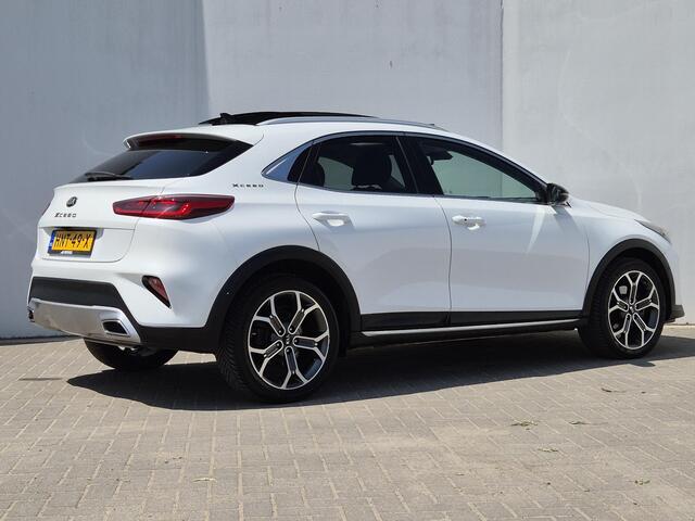 KIA Xceed 1.6 GDi PHEV Plug-in ExecutiveLine Automaat / Apple Carplay Android Auto / Glazen schuif- en kanteldak / Elektrische achterklep / Stuur- en Stoelverwarming / Adaptief cruise control / Achteruitrijcamera /
