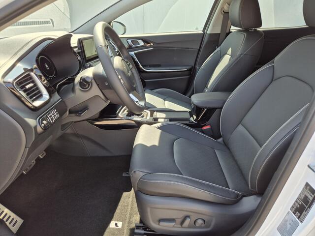 KIA Xceed 1.6 GDi PHEV Plug-in ExecutiveLine Automaat / 7 jaar Fabrieksgarantie / Elektrische achterklep / Stuur- en Stoelverwarming / Adaptief cruise control / Stoelverkoeling voor / Trekgewicht 1300 kg / Apple Carplay Android Auto /