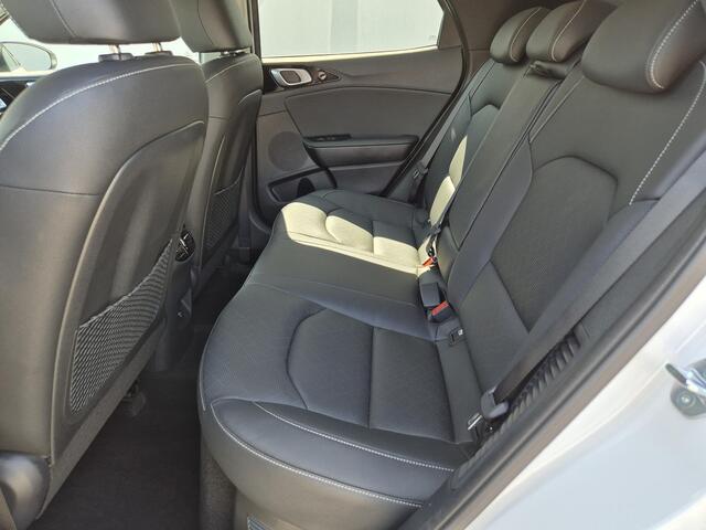 KIA Xceed 1.6 GDi PHEV Plug-in ExecutiveLine Automaat / 7 jaar Fabrieksgarantie / Elektrische achterklep / Stuur- en Stoelverwarming / Adaptief cruise control / Stoelverkoeling voor / Trekgewicht 1300 kg / Apple Carplay Android Auto /