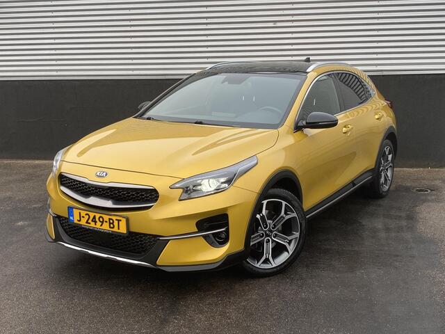 KIA Xceed 1.0 T-GDi DynamicPlusLine Nieuw geleverd en onderhouden incl: Schuif-/kanteldak, stoel- & stuurverwarming, achteruitrij camera, keyless, navigatie, Apple CarPlay/Android Auto, cruise control,
