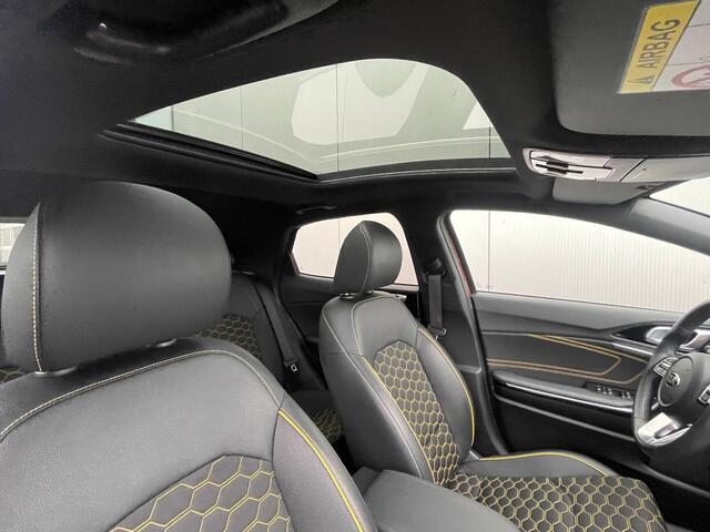 KIA Xceed 1.5 T-GDI MHEV DynamicPlusLine Automaat Navigatie, Schuifdak, Climate Control, Adaptive Cruise Control, 18"Lm, Achteruitrijcamera