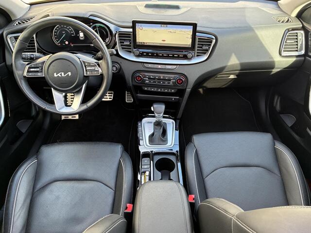 KIA Xceed 1.6 GDi PHEV ExecutiveLine / Volledig Onderhouden / Stuur-/Stoelverwarming / Apple Carplay/Android Auto / Schuif-/Kanteldak / Navigatie / Achteruitrijcamera / Adaptieve Cruise Control / Elektrische achterklep /