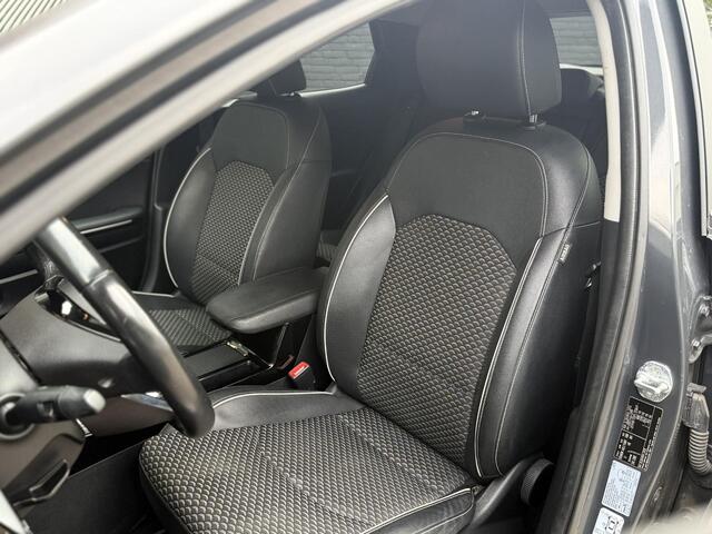 KIA Xceed 1.6 T-GDi Executive Line 204PK Facelift l Trekhaak l Camera l Carplay l Navi l Stoelverwarming