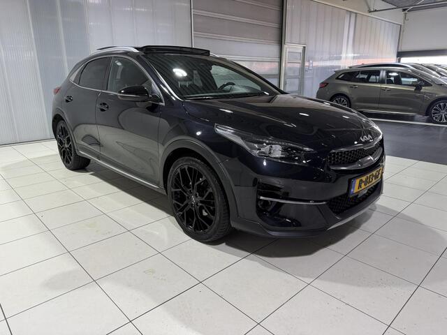 KIA Xceed 1.5 T-GDI MHEV Black Edition Automaat, Schuif Kantel dak, Stoel en Stuur verwarming, Apple Carplay/Android Auto, Navigatie, Camera.