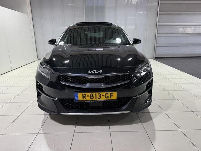KIA Xceed 1.5 T-GDI MHEV Black Edition Automaat, Schuif Kantel dak, Stoel en Stuur verwarming, Apple Carplay/Android Auto, Navigatie, Camera.