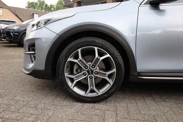 KIA Xceed 1.0 T-GDi DynamicPlusLine CARPLAY CAMERA HALF-LEER CRUISE DRAADLOOS-LADEN DAB LANE-ASSIST HILD-HOLD CLIMA NAVI CRUISE PDC 18''LMV