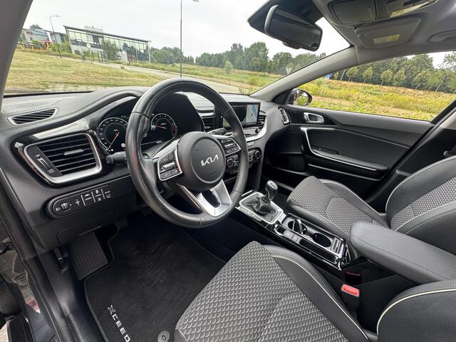 KIA Xceed 1.5 T-GDI MHEV DynamicPlusLine Style Pack Schuif/Kanteldak, Navigatie, Stoel/Stuurverwarming, Elektrische Achterklep, Draadloos Opladen, Enz...