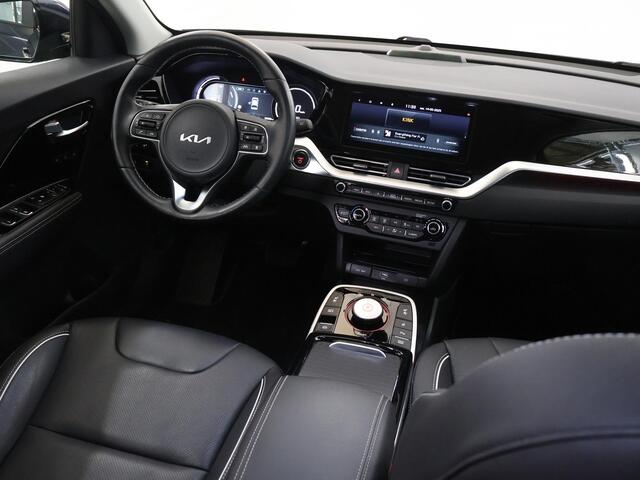 KIA e-Niro ExecutiveLine 64 kWh | Panoramadak | Lederen Bekleding | JBL Audio | Dodehoekdetectie | Stoel/Stuurwielverwarming | Elektrisch bedienbare bestuurdersstoel |